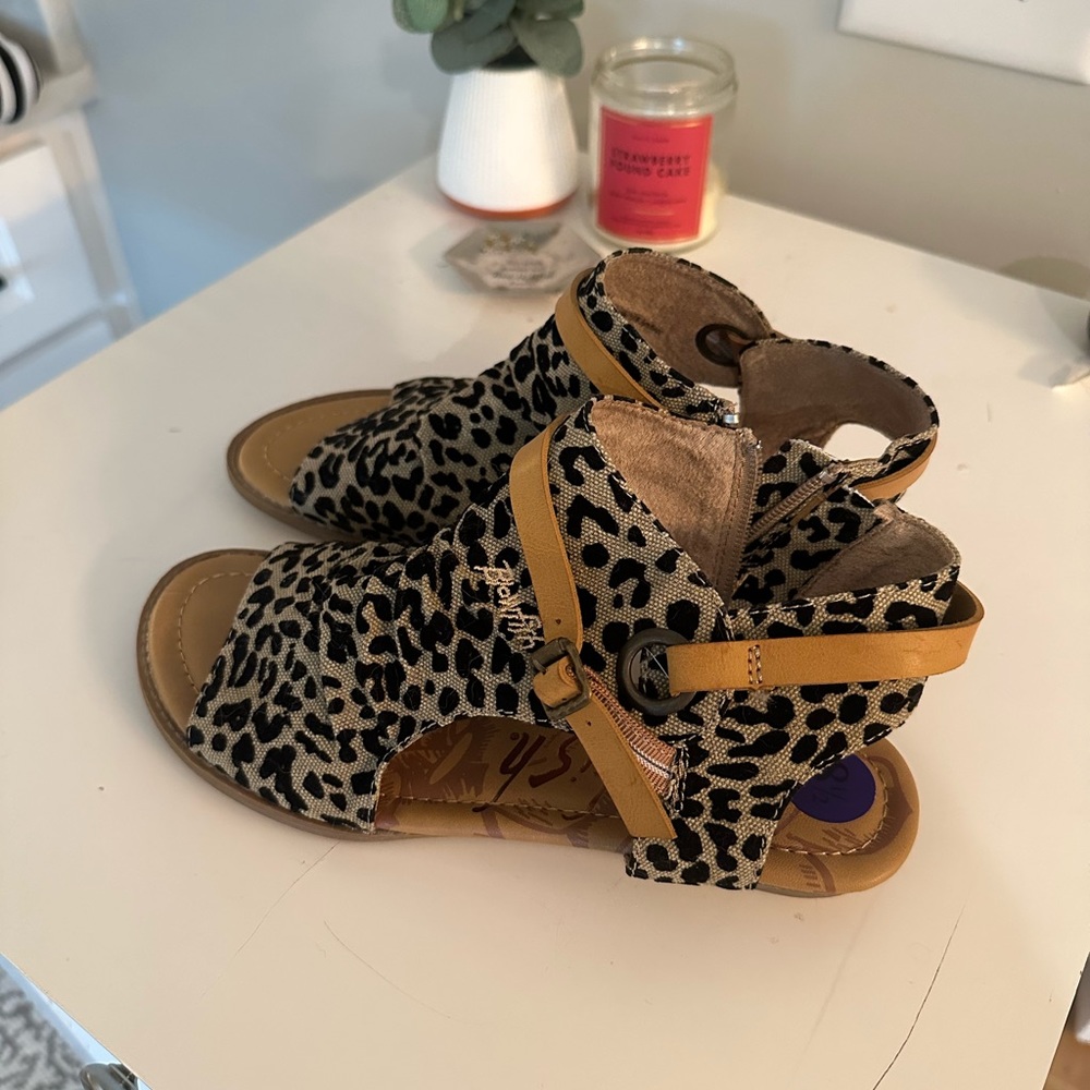 Brand new never worn blowfish animal print Sandals. Sz 8.5